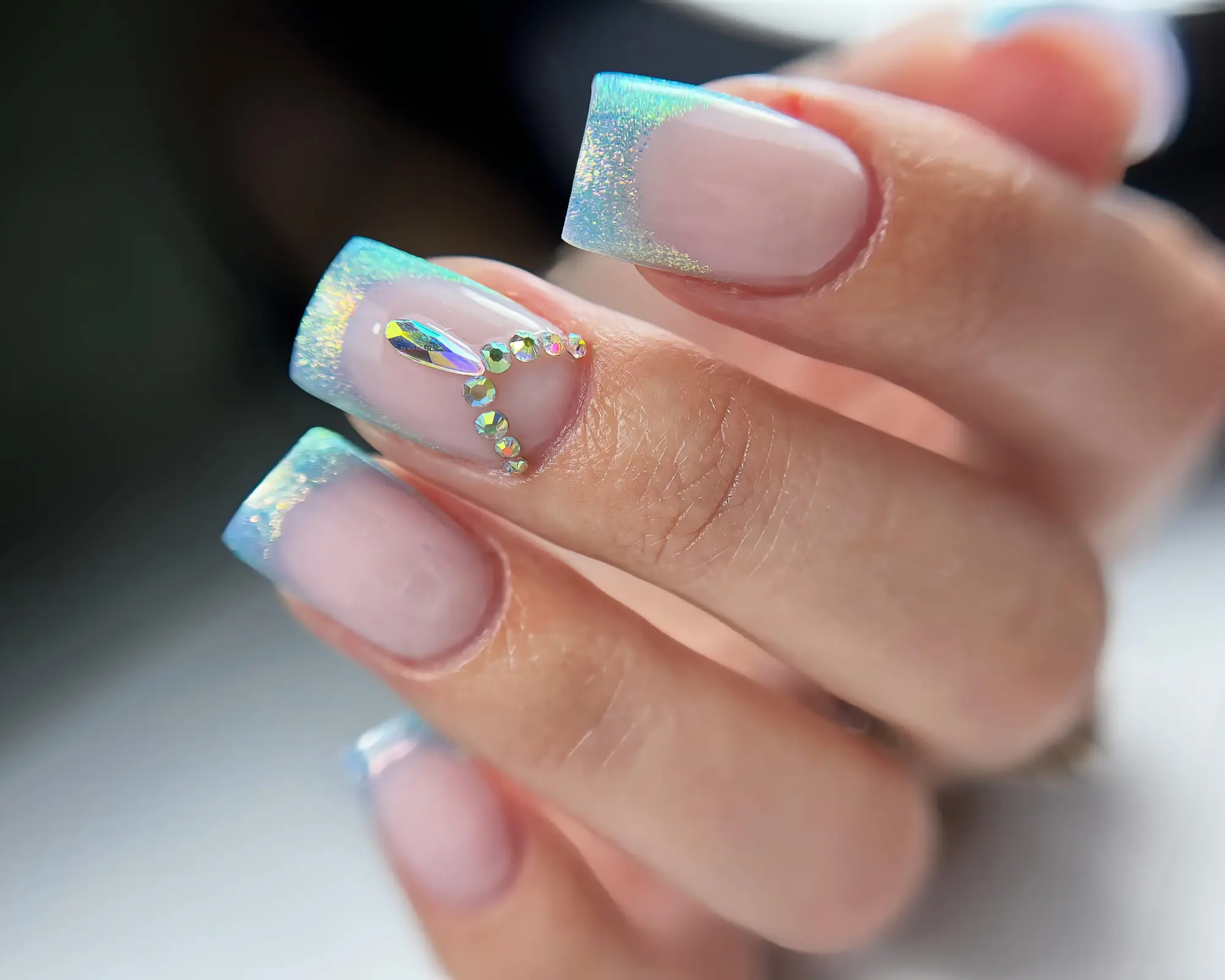 French manicure: klucz do elegancji i stylu